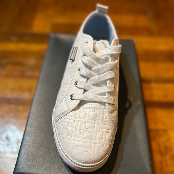 Tommy Hilfiger women’s size 10 lightly worn - Picture 7 of 7